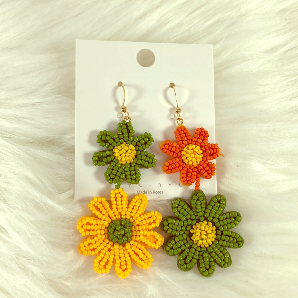 Beaded Flower Dangle Earrings 🌼🌻🌸🌺